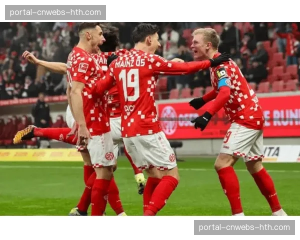 美因茨对阵门兴，转播画面首次实时显示球员体能数据与跑动热区